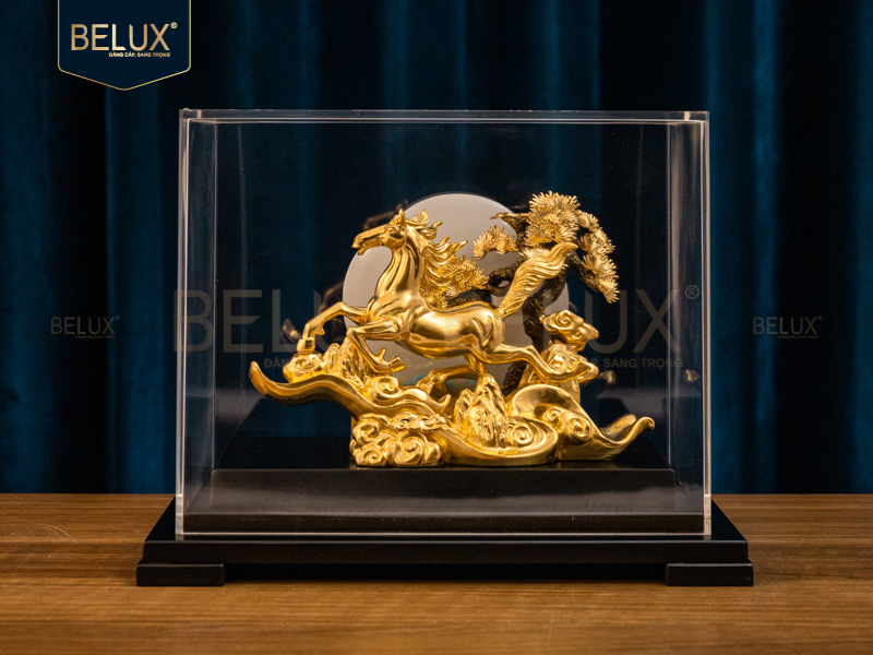 Tượng Ngựa Phong Vân Dát Vàng 24k – Bản Hào Ca Của Sự Thành Công Và Thịnh Vượng